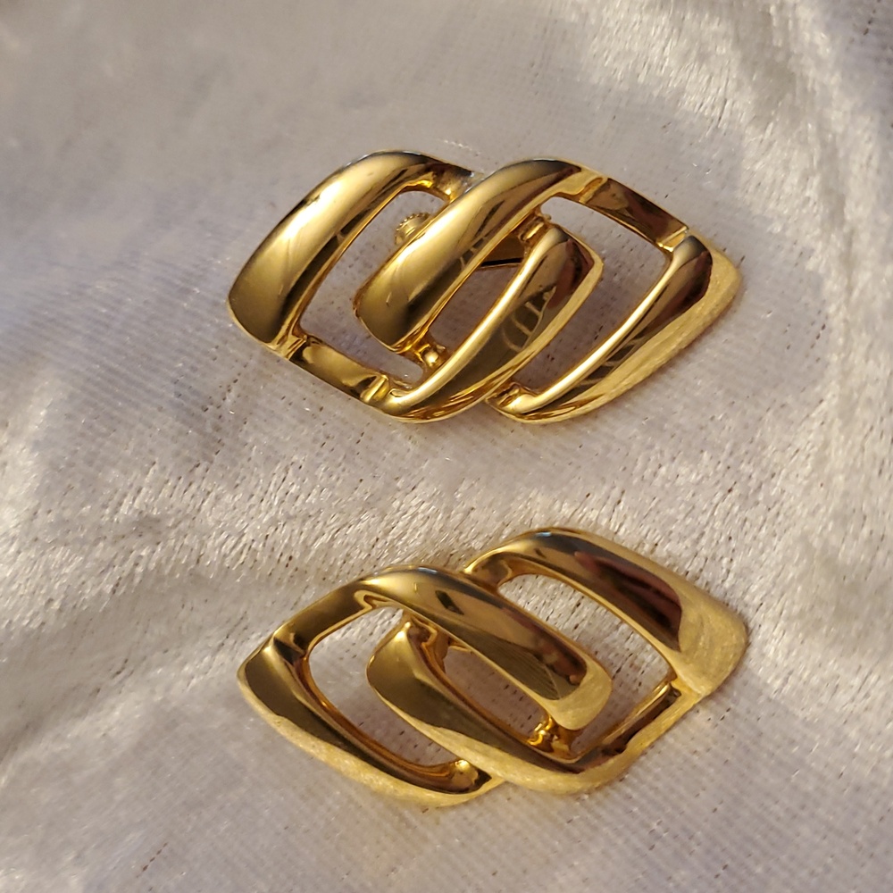VINTAGE Signed NAPIER GOLD TONE CLIP ON Screw Back EARRINGS - Picture 1 of 6